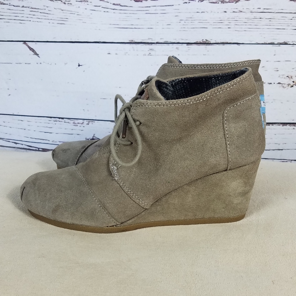 Toms suede wedged shoes 5/$20